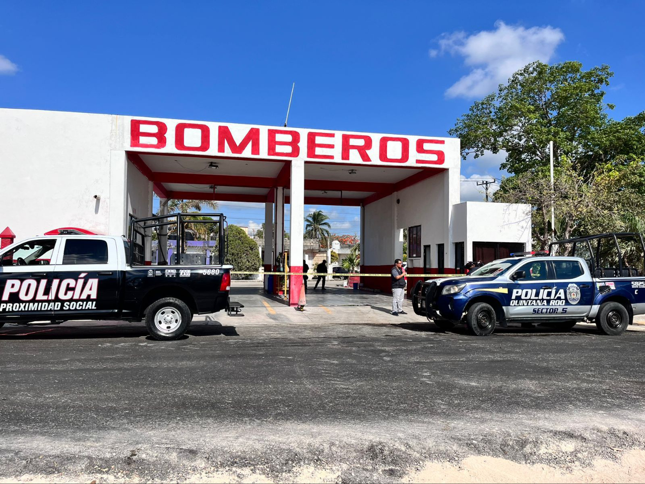 Balean al coordinador de bomberos en la base de la Región 100 de Cancún
