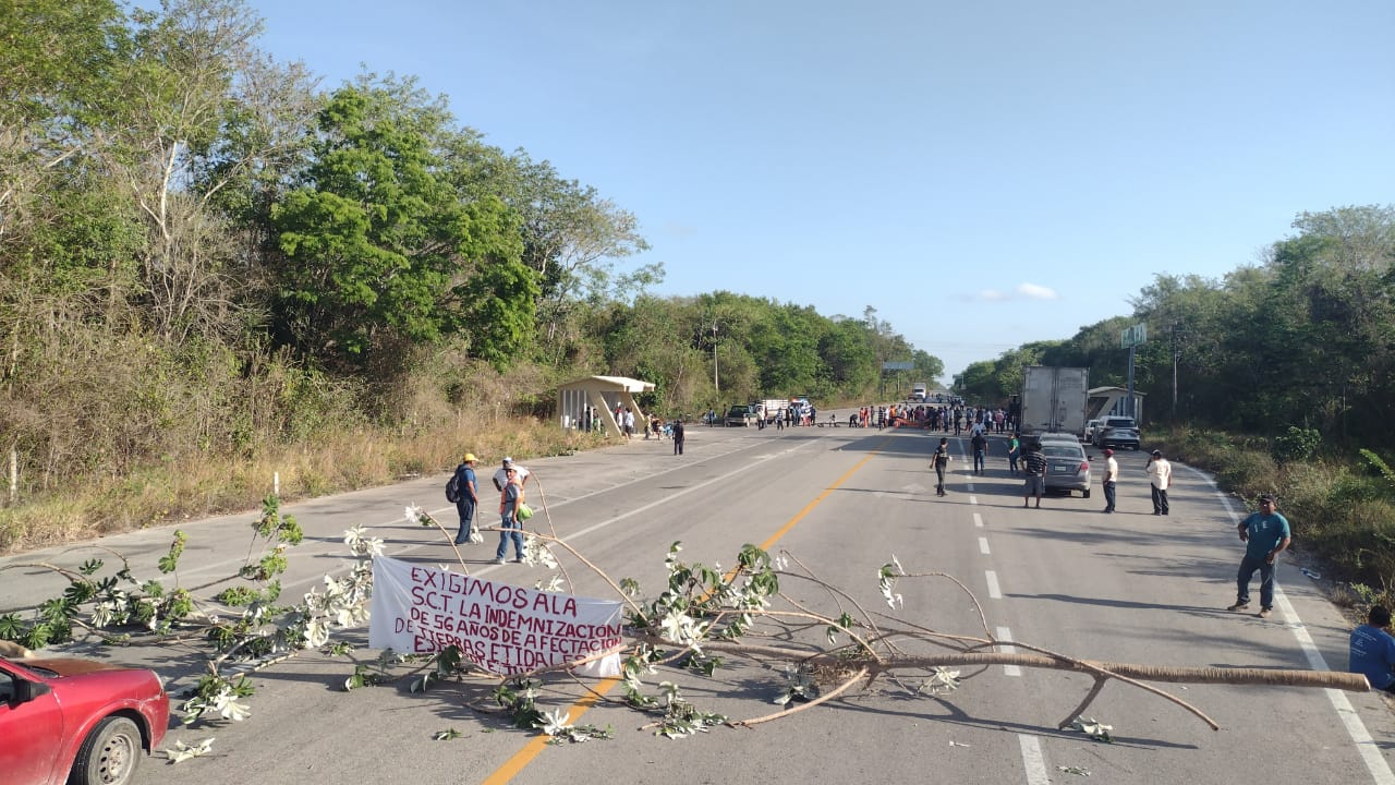 Ejidatarios bloquean otra vez la carretera Chetumal-Mérida