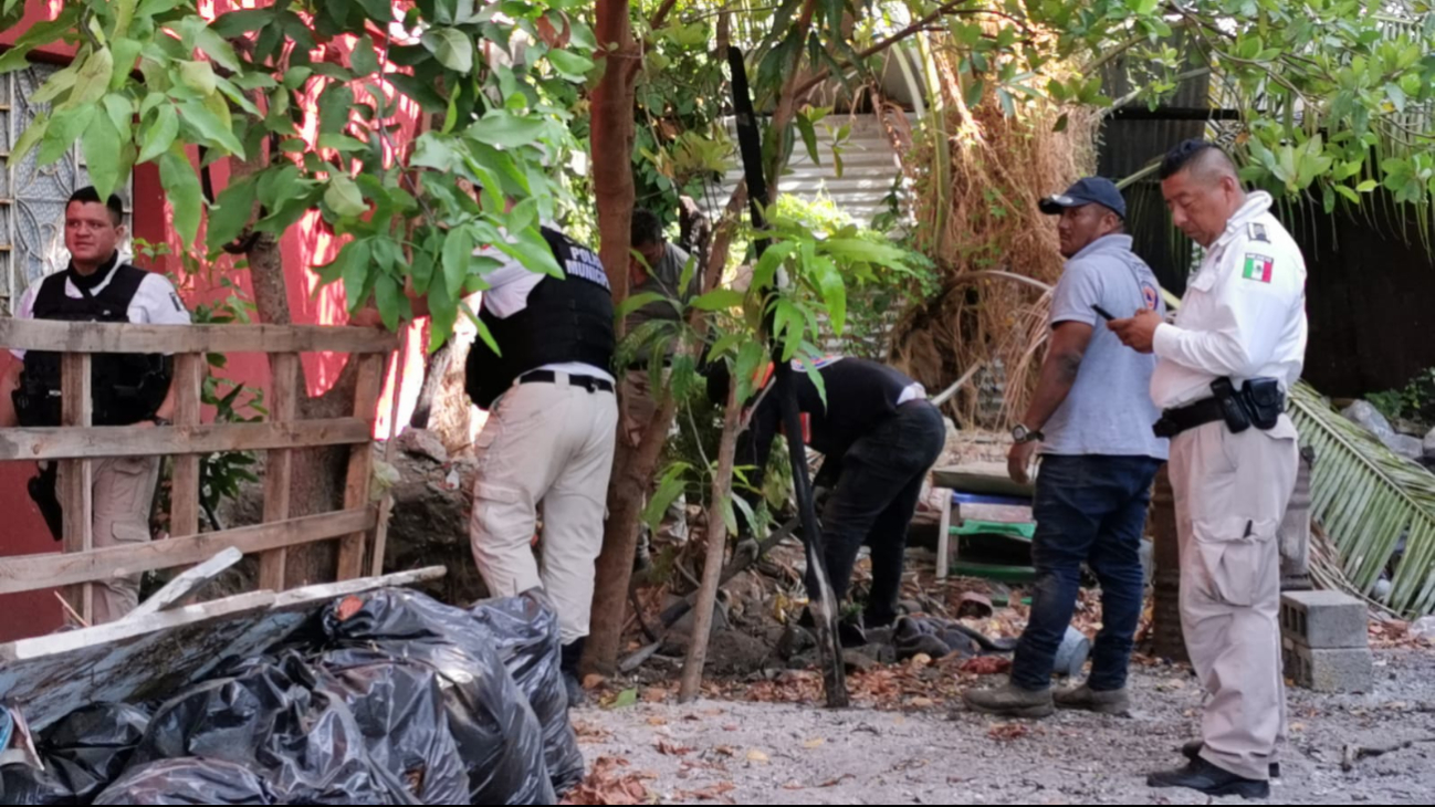 El pozo se encuentra en terreno baldío El pozo se encuentra en terreno baldío