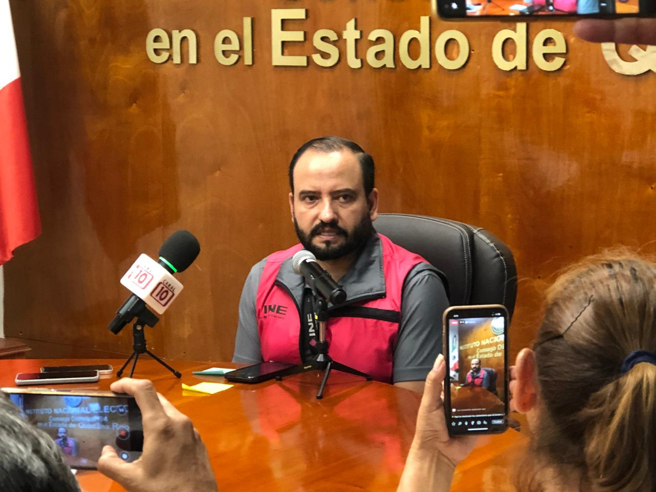 Fernando Montañez Silva en conferencia de prensa Fernando Montañez Silva en conferencia de prensa