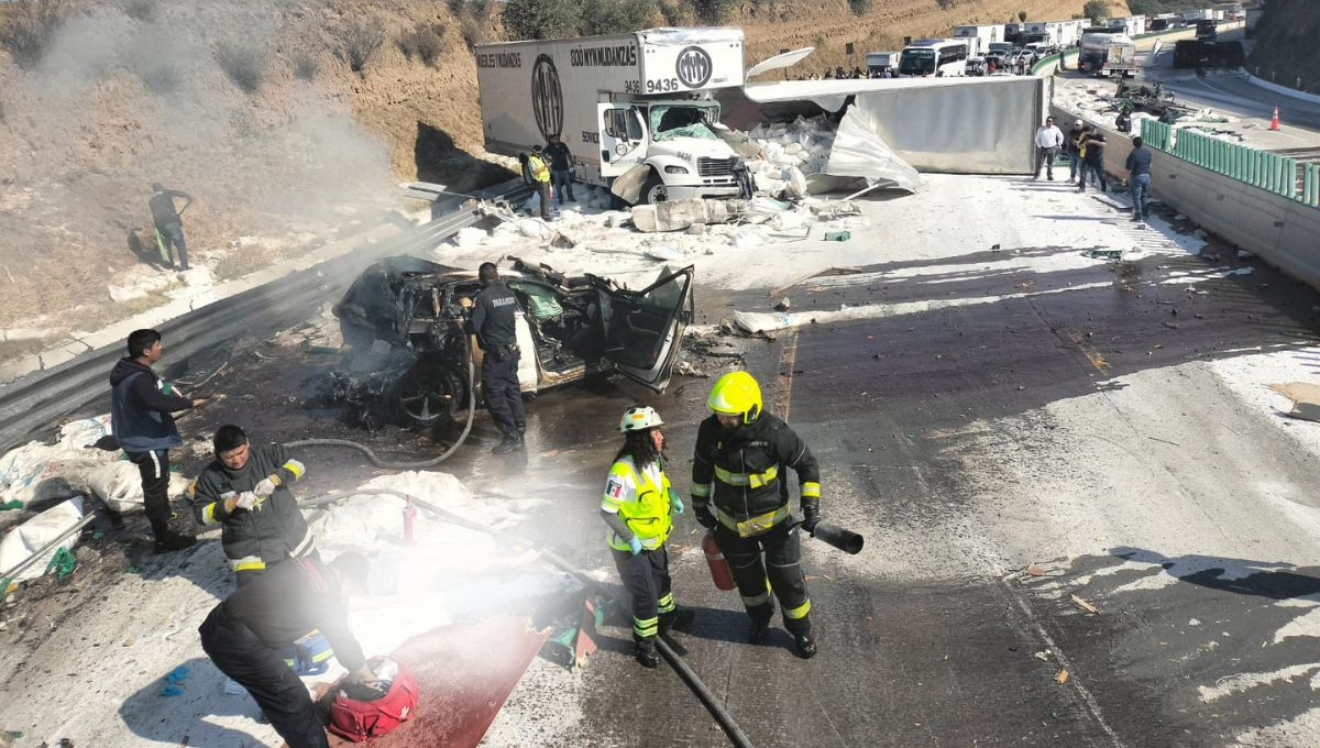 Parte del accidente que dejó sin vida a una persona en la México-Puebla Parte del accidente que dejó sin vida a una persona en la México-Puebla