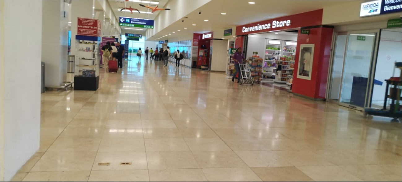 La movilidad en el aeropuerto de Mérida se mantiene lenta La movilidad en el aeropuerto de Mérida se mantiene lenta