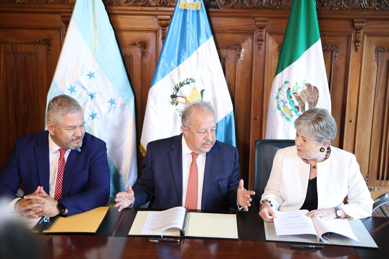 México, Guatemala y Honduras firman cooperación consular
