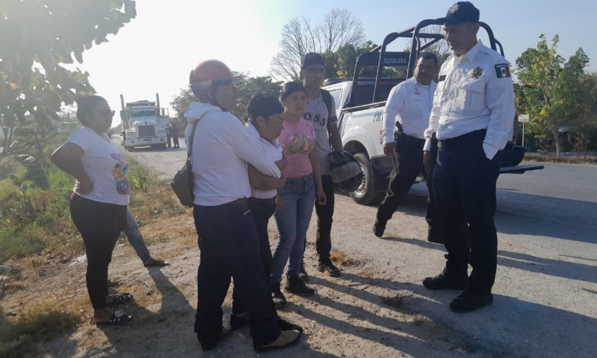 Tráiler  impacta a motociclistas en Escárcega  y huye del lugar   