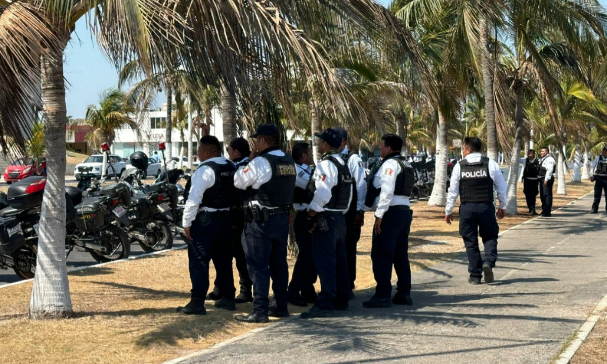 Policías marchan a evento de Claudia Sheinbaum