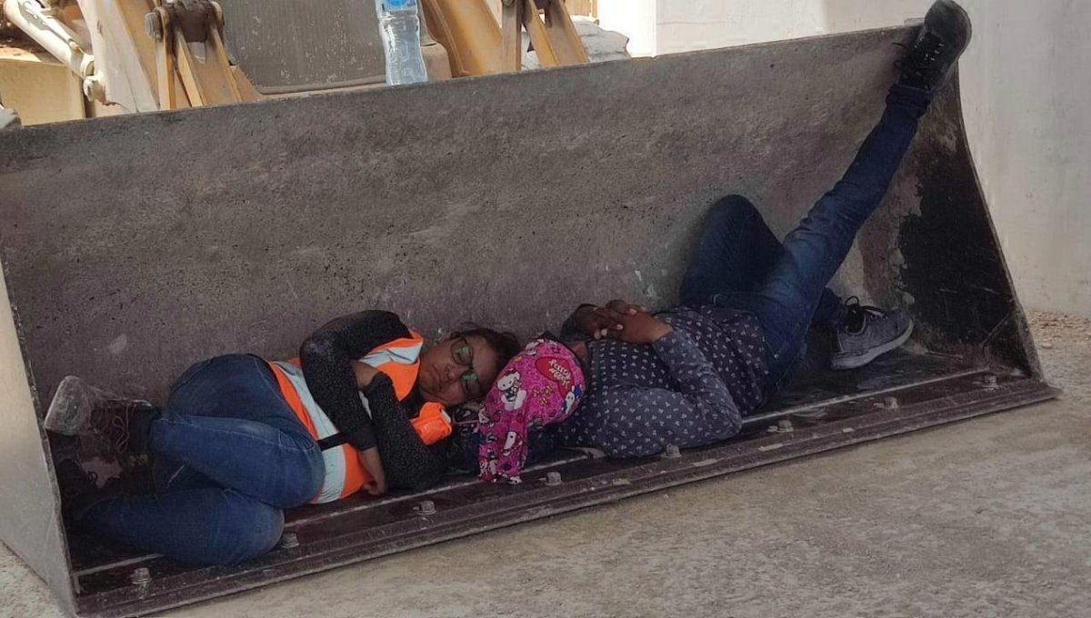 La intensa humedad y el agotamiento causado por el calor no detienen el arduo trabajo de los alarifes en la obra La intensa humedad y el agotamiento causado por el calor no detienen el arduo trabajo de los alarifes en la obra
