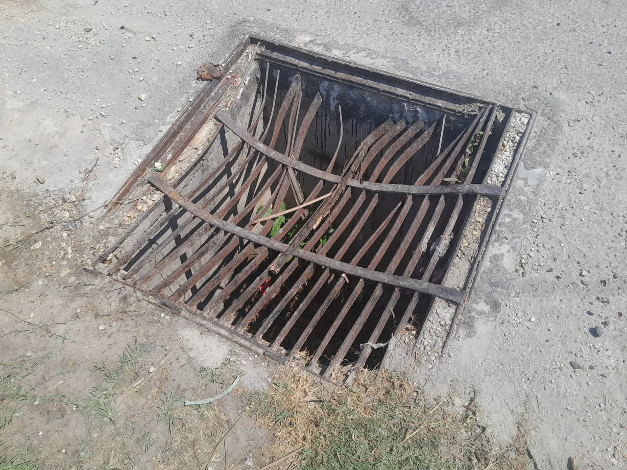 Vecinos frustran robo de alcantarilla Vecinos frustran robo de alcantarilla