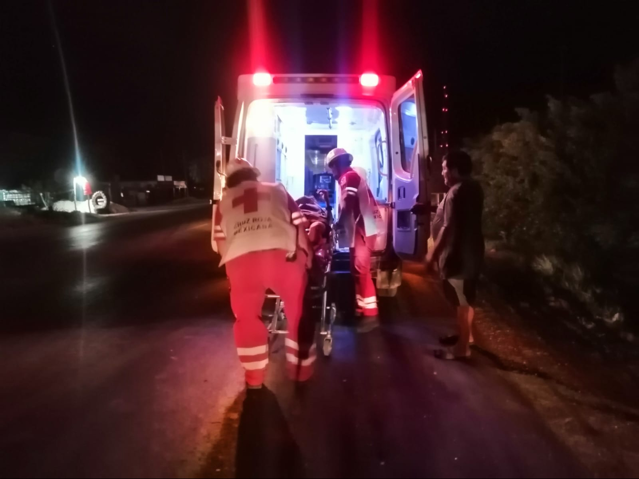 Abuelito es atropellado por un motociclista en la carretera de Escárcega, Campeche  