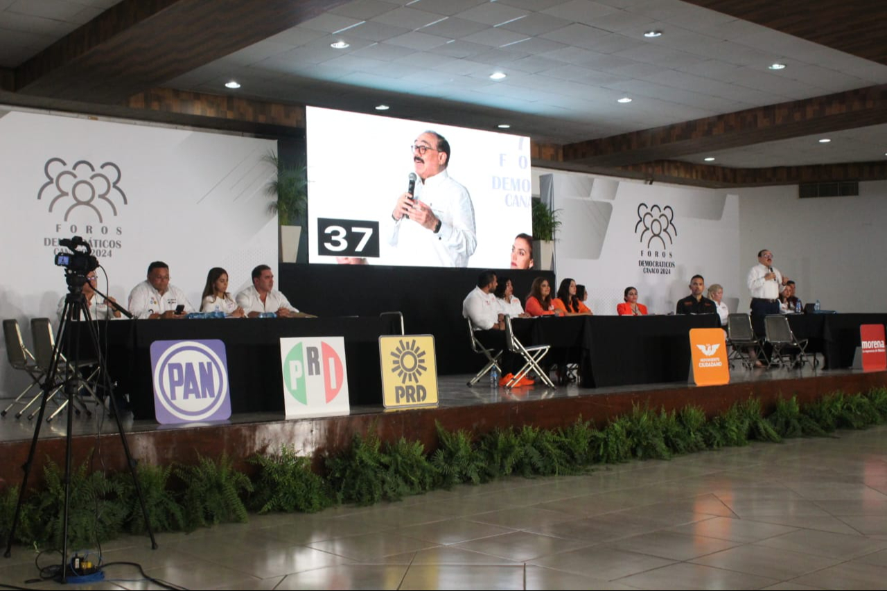 Candidatos de diferentes coaliciones participaron en el Foro Democrático de la Canaco Candidatos de diferentes coaliciones participaron en el Foro Democrático de la Canaco