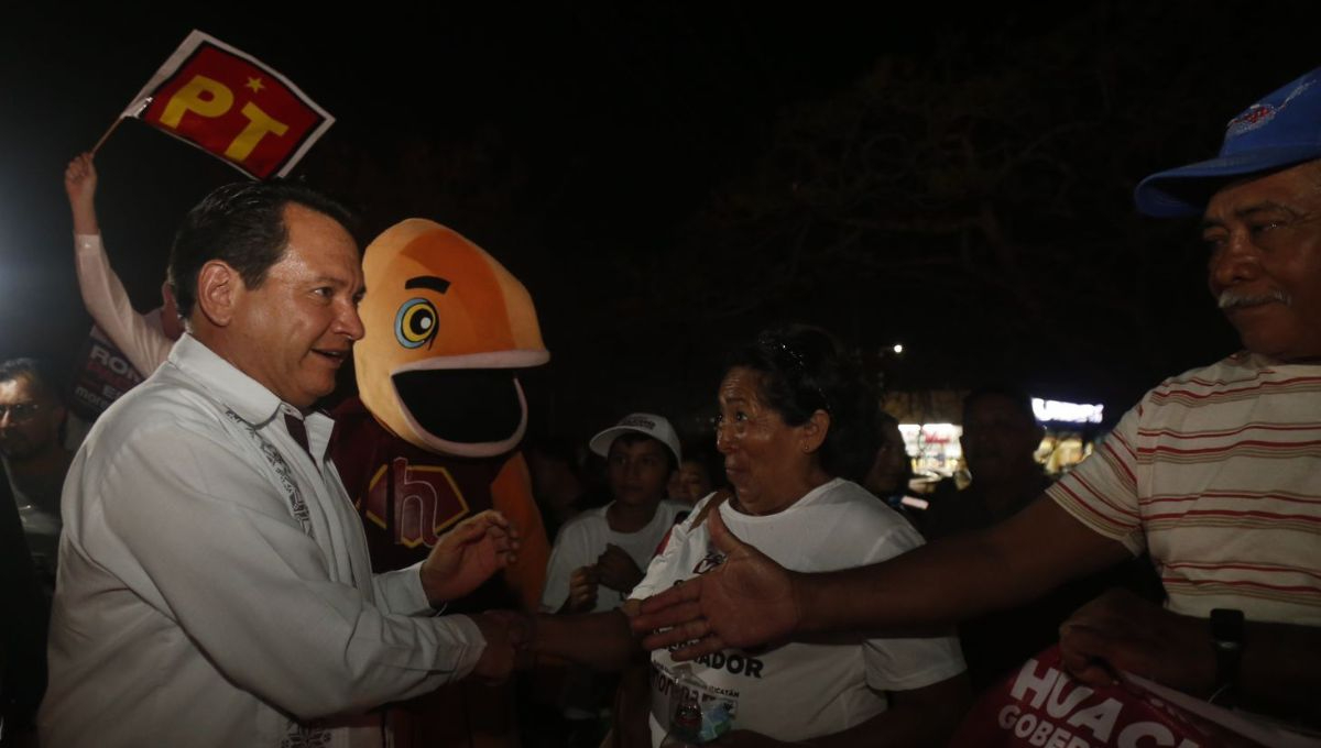 Joaquín Díaz Mena recorre las calles del fraccionamiento Las Américas de Mérida