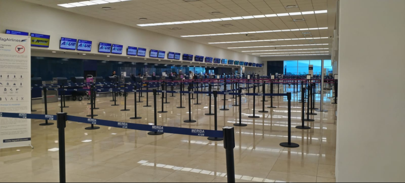 Los vuelos matutinos despegaron y el aeropuerto de Mérida quedó vacío Los vuelos matutinos despegaron y el aeropuerto de Mérida quedó vacío