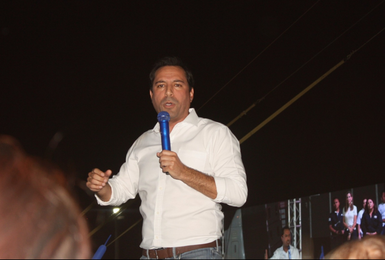 Mauricio Vila durante un evento político en Mérida Mauricio Vila durante un evento político en Mérida