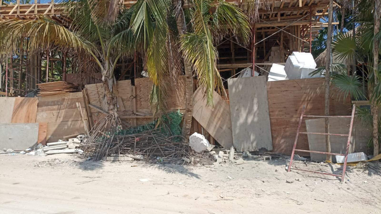 Se construye un edificio de siete pisos con 24 departamentos en Tulum Se construye un edificio de siete pisos con 24 departamentos en Tulum