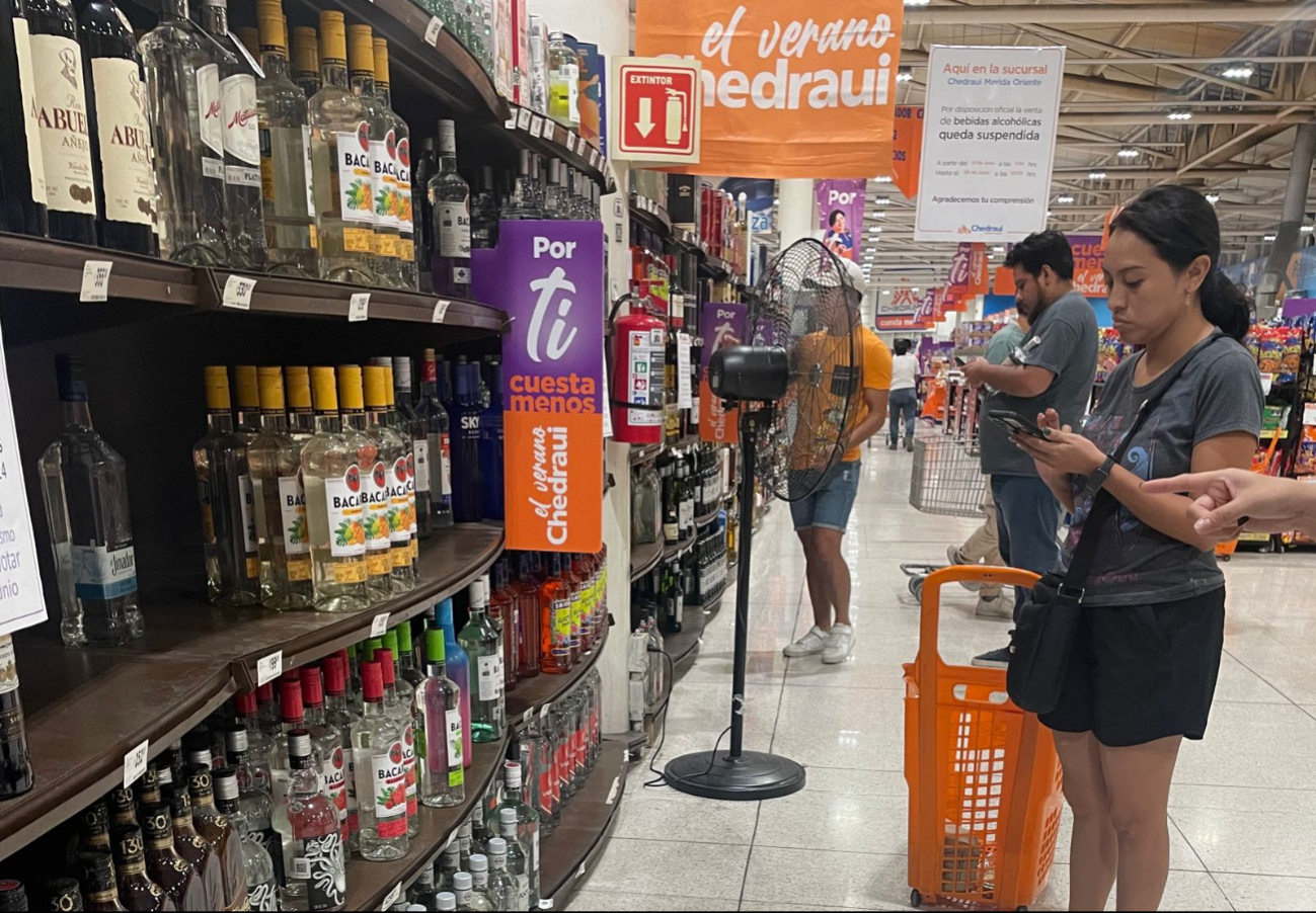 Desde las primeras horas la gente acudió por sus bebidas Desde las primeras horas la gente acudió por sus bebidas