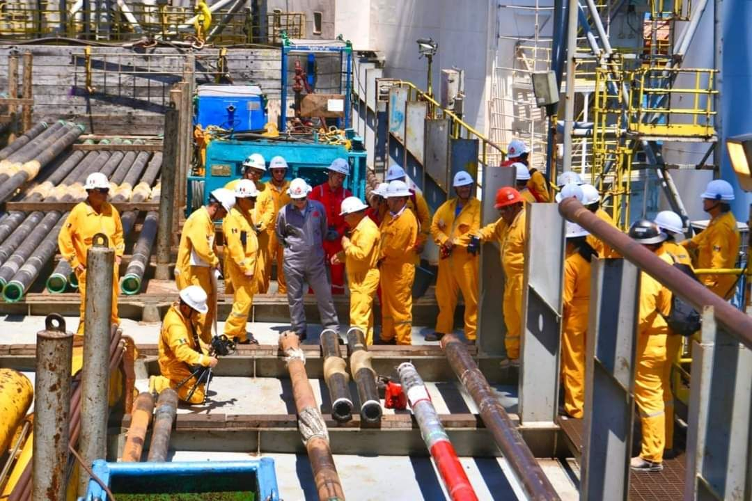 Las plazas que deben cubrirse son ejecutadas con horas extras obligadas Las plazas que deben cubrirse son ejecutadas con horas extras obligadas