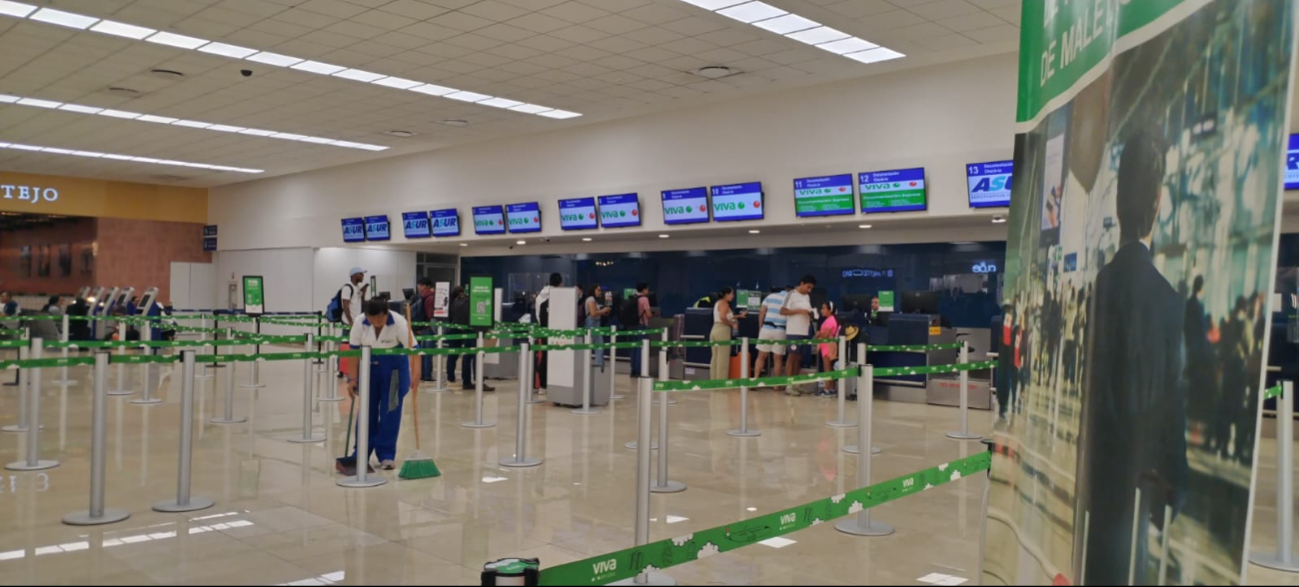 Los pasajeros se mantuvieron en espera Los pasajeros se mantuvieron en espera