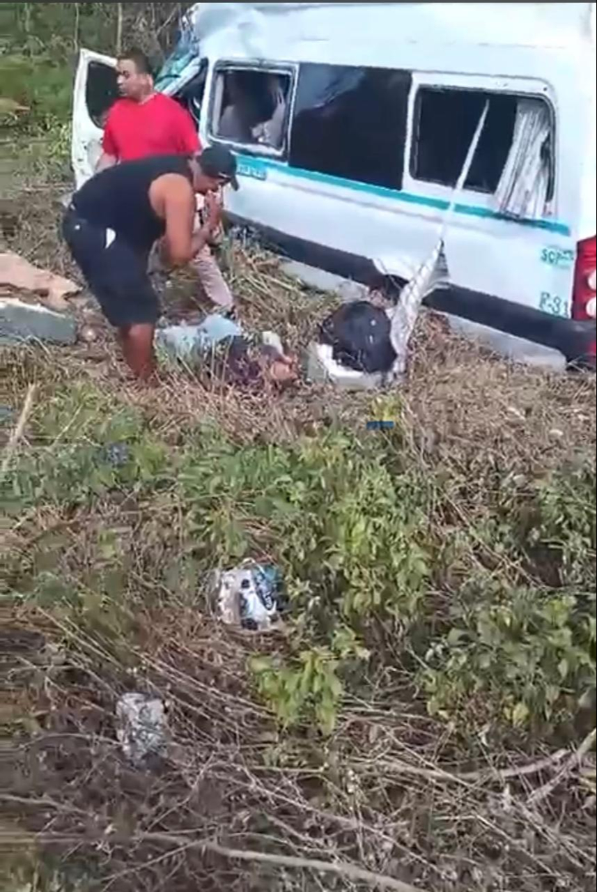 Pasajeros de camioneta Playa Express resultan lesionados