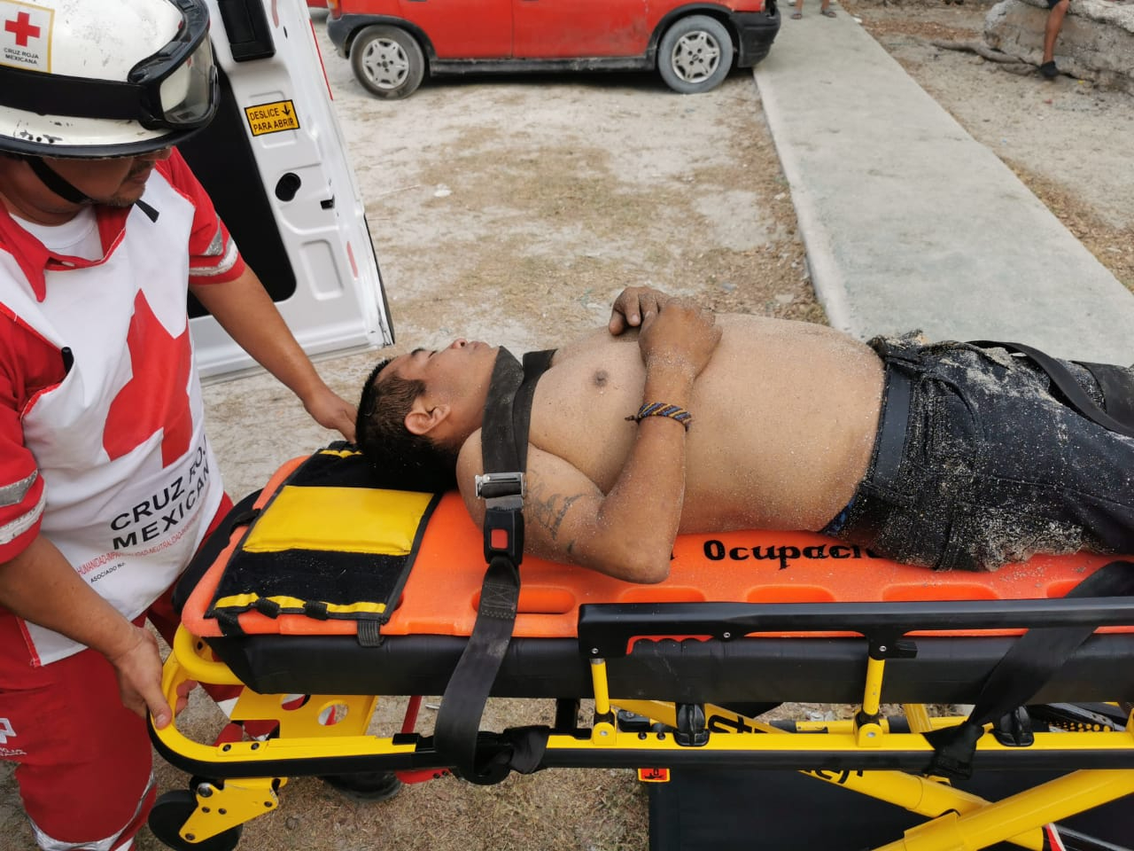 El hombre fue valorado por paramédicos en Ciudad del Carmen El hombre fue valorado por paramédicos en Ciudad del Carmen