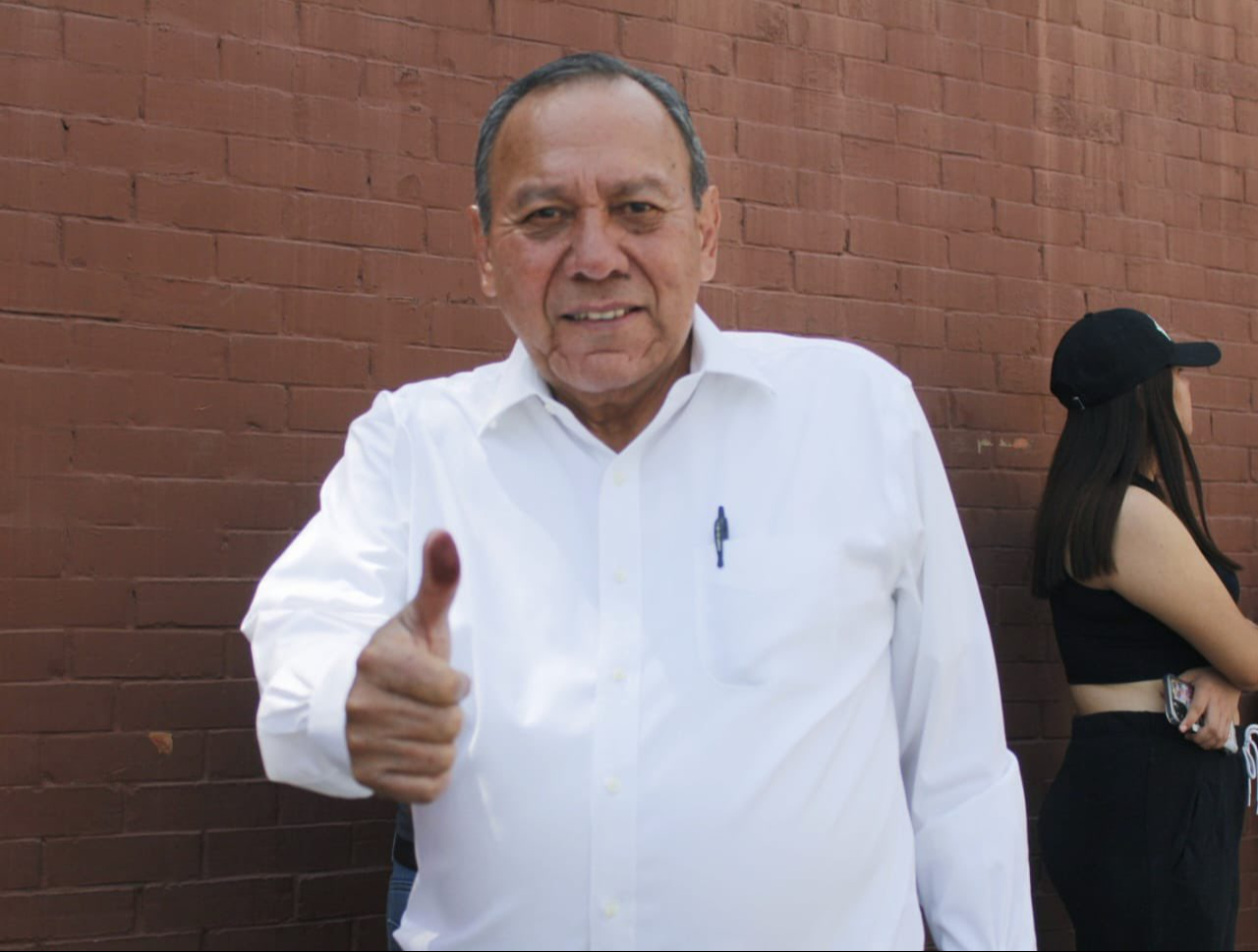 Jesús Zambrano, presidente del PRD, después de votar Jesús Zambrano, presidente del PRD, después de votar
