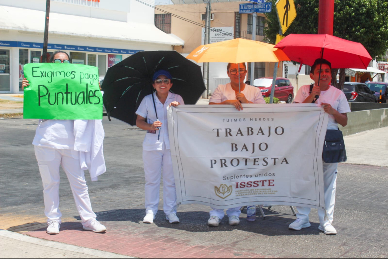 Los médicos han bloqueado la avenida frente al Hospital Regional Los médicos han bloqueado la avenida frente al Hospital Regional