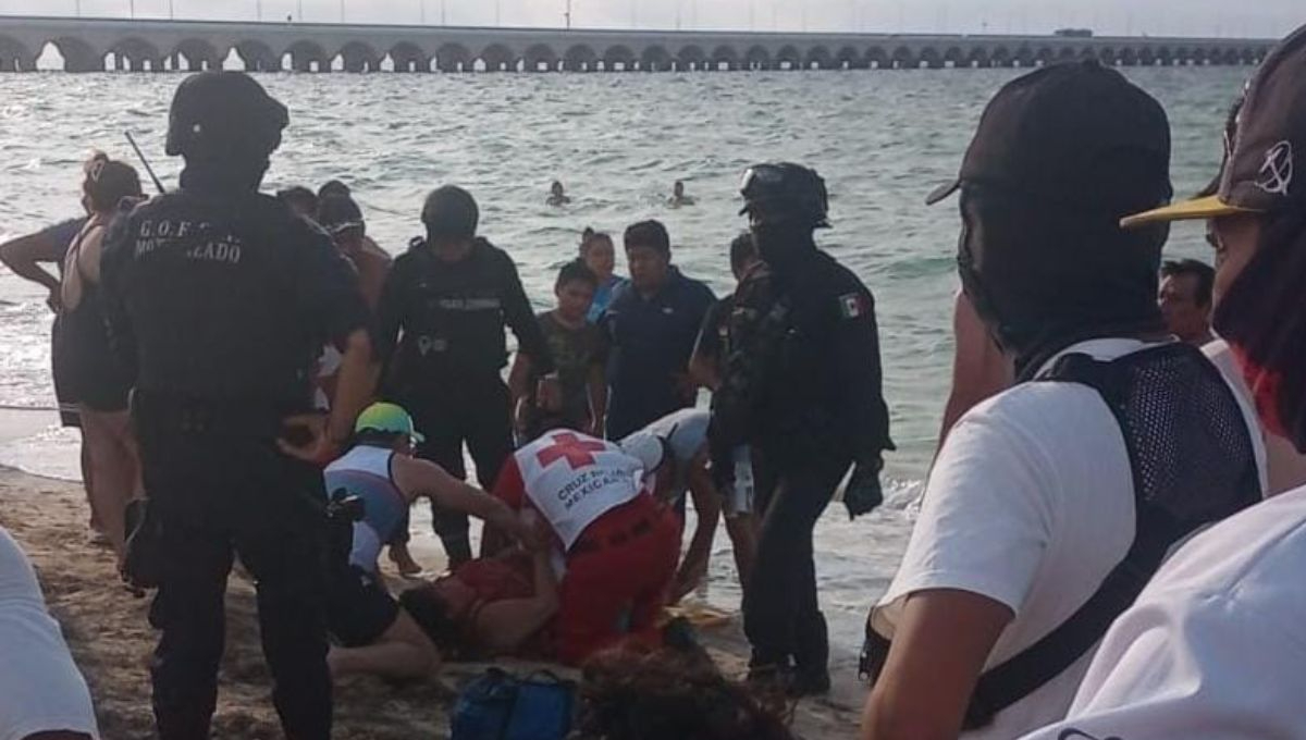 Salvan a mujer de ahogarse en el malecón tradicional de Progreso
