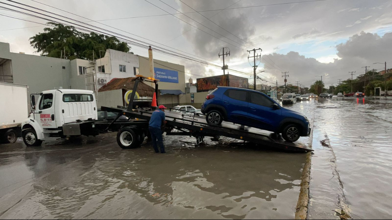 Calles de Cancún también se encuentran inundadas Calles de Cancún también se encuentran inundadas
