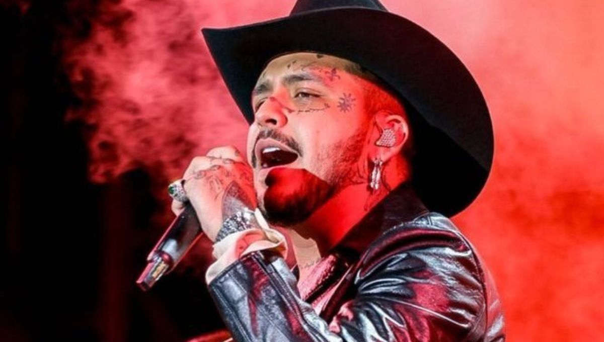 Christian Nodal está siendo sumamente criticado en redes sociales
