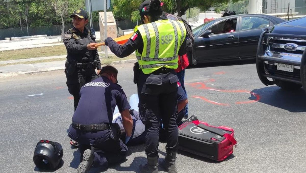 Elementos de la SSP atendieron a la motociclista lesionada Elementos de la SSP atendieron a la motociclista lesionada