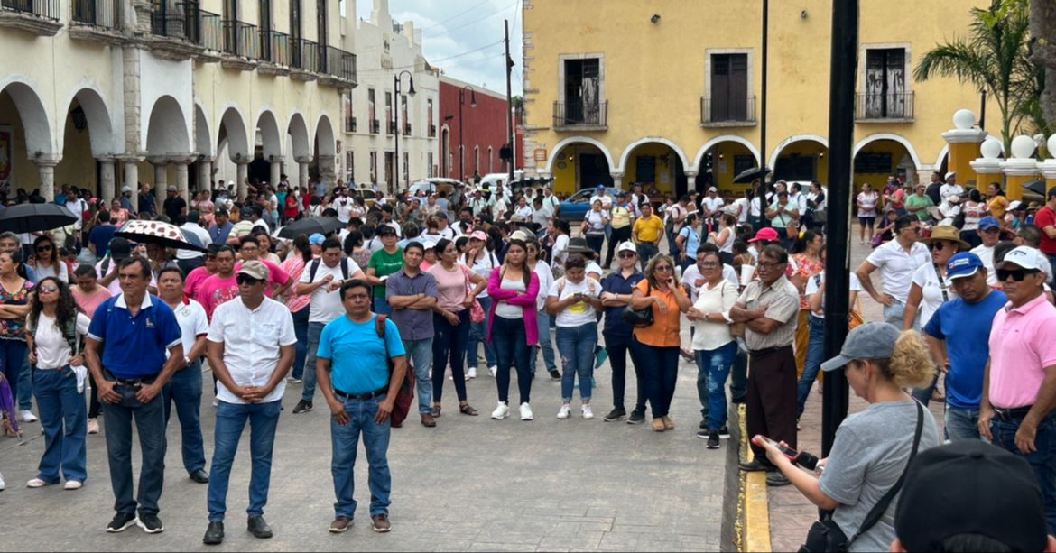 Fueron cientos de maestros los que protestaron en Valladolid Fueron cientos de maestros los que protestaron en Valladolid