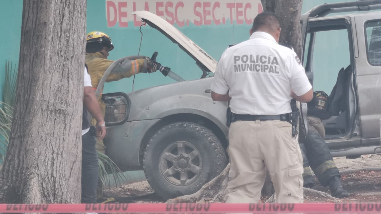 Intentan quemar camioneta Intentan quemar camioneta