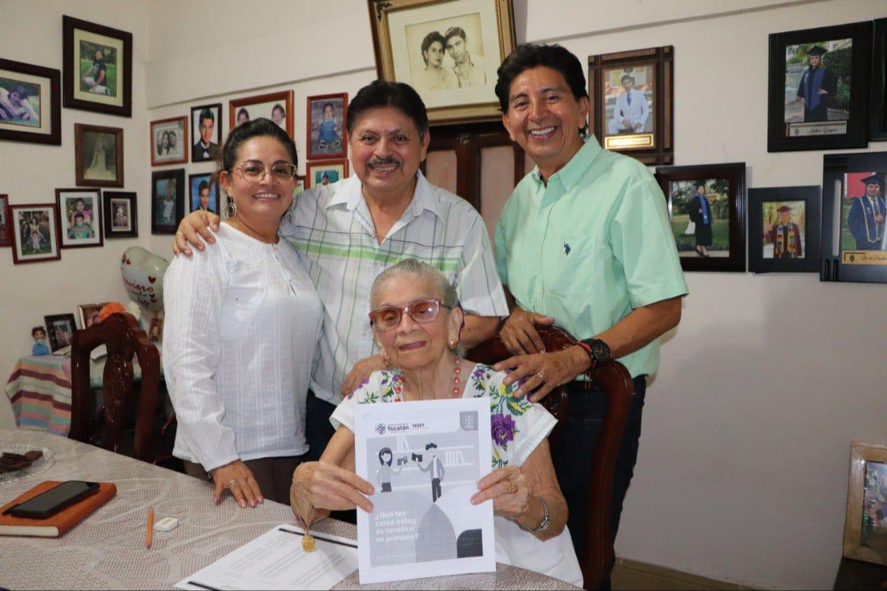 Los familiares de la abuelita la inspiraron a terminar sus estudios Los familiares de la abuelita la inspiraron a terminar sus estudios