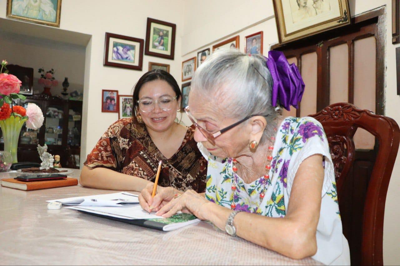 Por cuestiones económicas, la abuelita nunca pudo terminar sus estudios Por cuestiones económicas, la abuelita nunca pudo terminar sus estudios