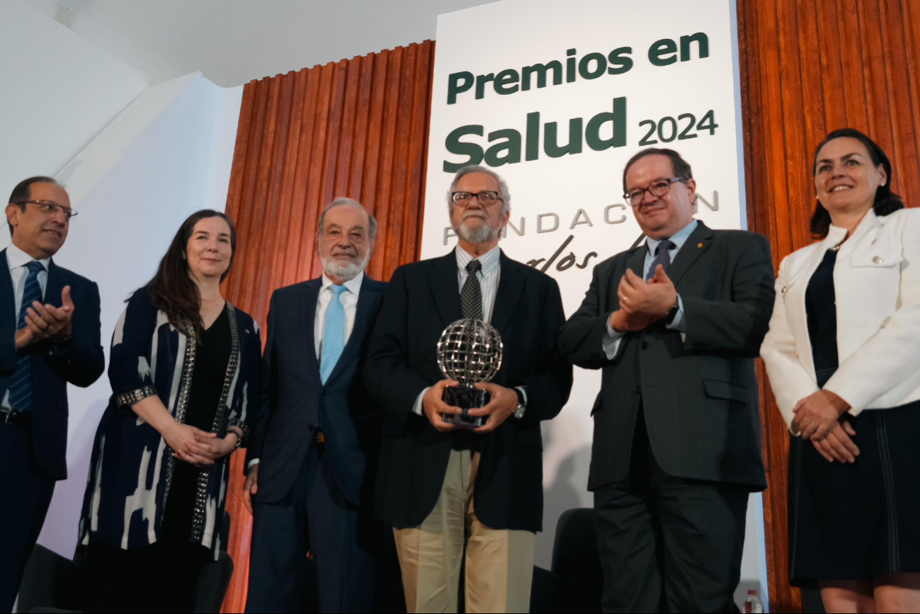 Reconocimiento al doctor Moisés Selman en la Fundación Carlos Slim Reconocimiento al doctor Moisés Selman en la Fundación Carlos Slim