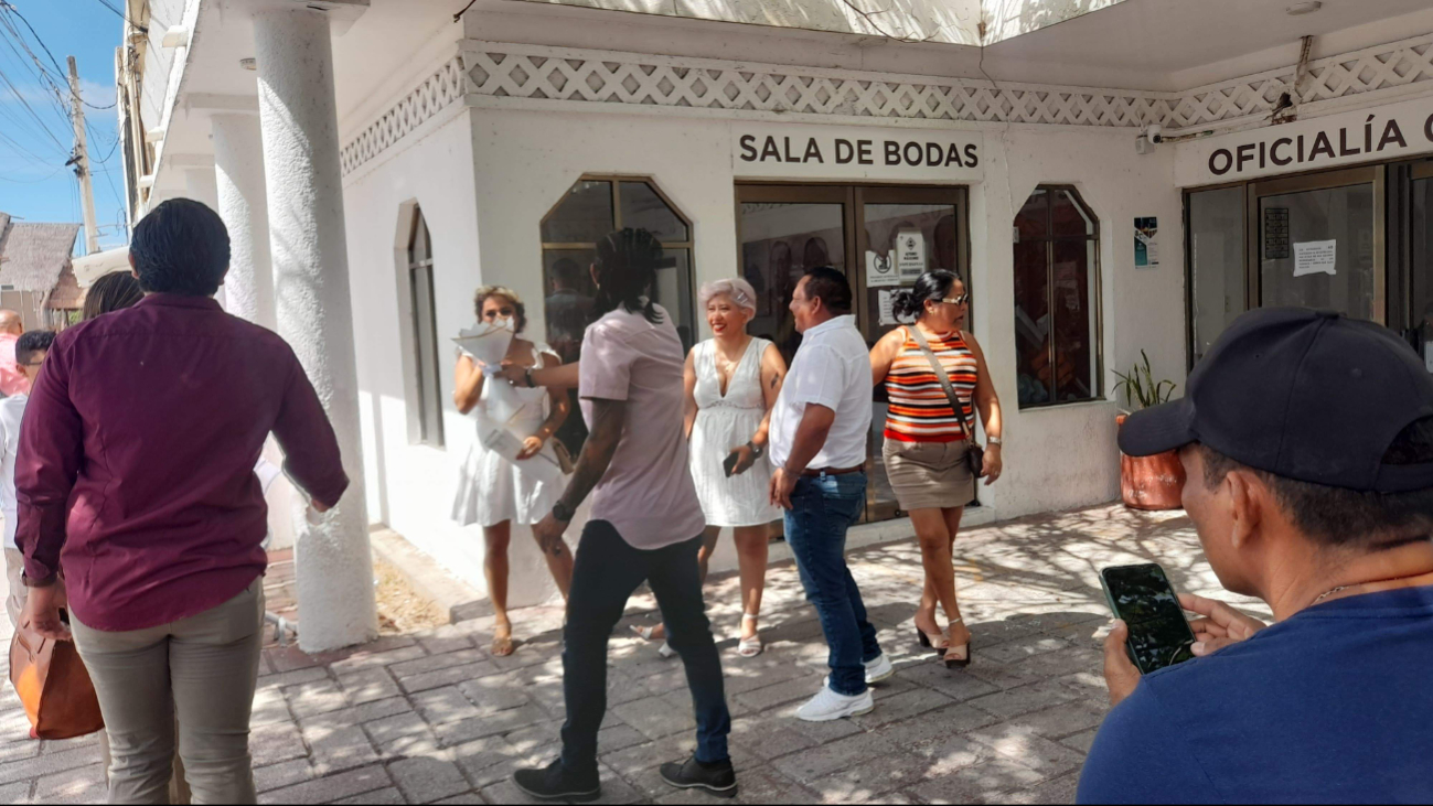 Alejandra Alarcón y Beatriz Olivares se unieron en matrimonio en Cancún Alejandra Alarcón y Beatriz Olivares se unieron en matrimonio en Cancún