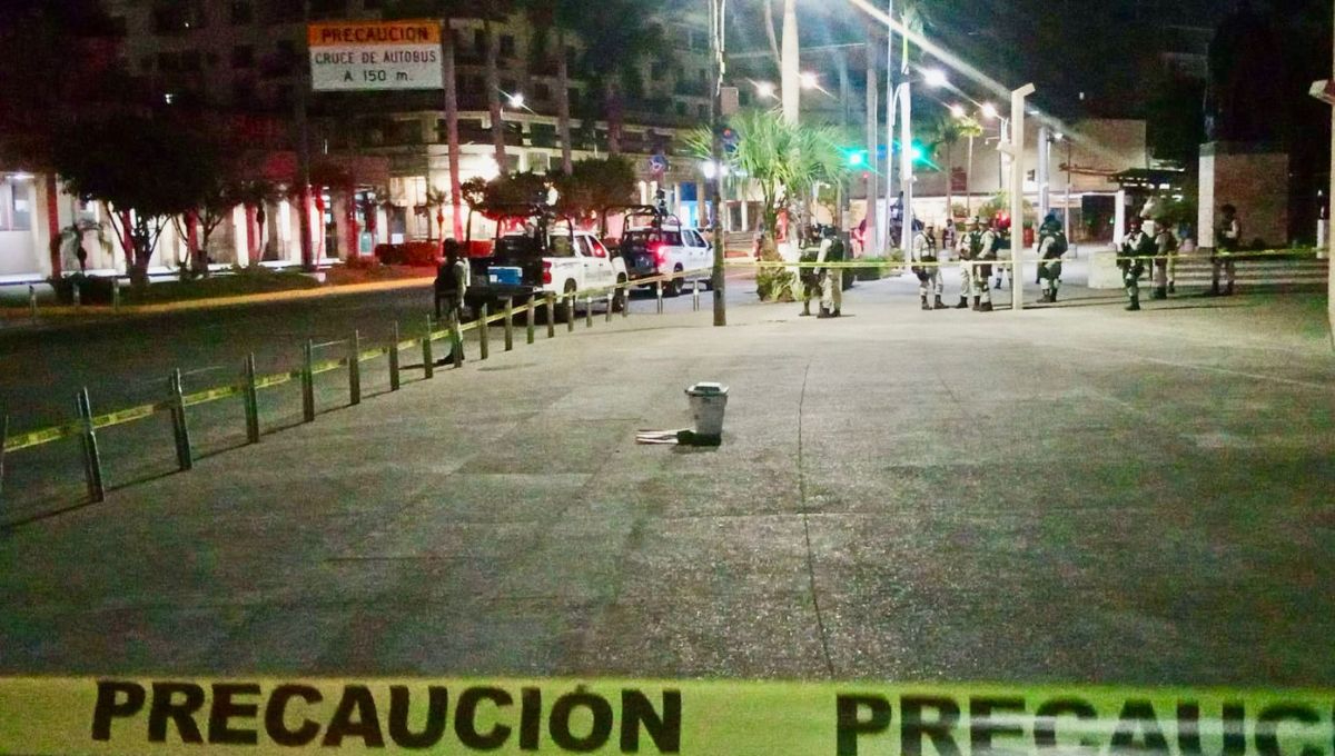 Abandonan cabeza dentro de hielera de unicel en el Zócalo de Acapulco