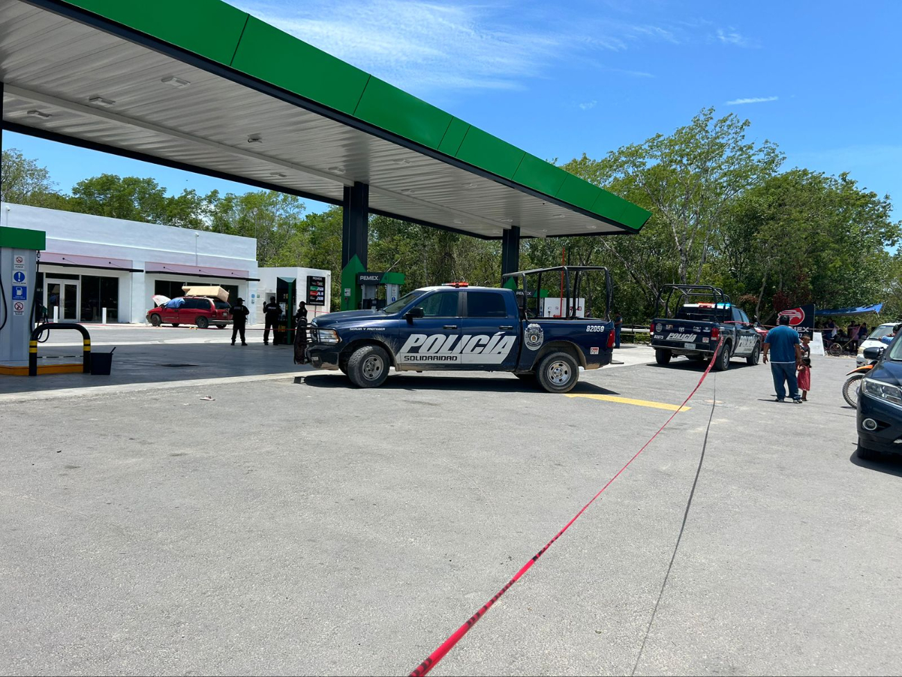 Ejecutan a una mujer en el estacionamiento de una gasolinera de Playa del Carmen
