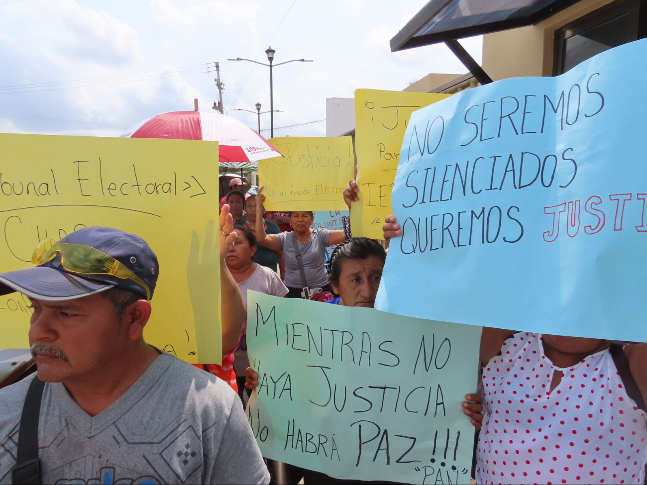 Los pobladores acusan fraude del PRI Los pobladores acusan fraude del PRI