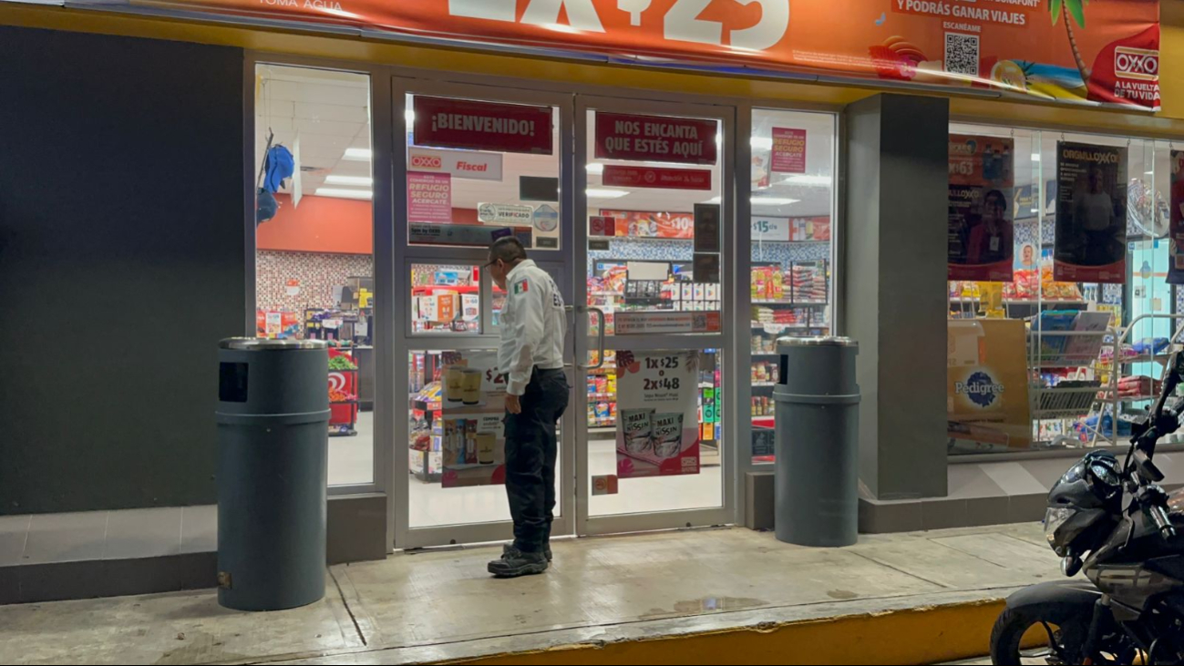 Ladrones hacen de las suyas en un OXXO de Campeche