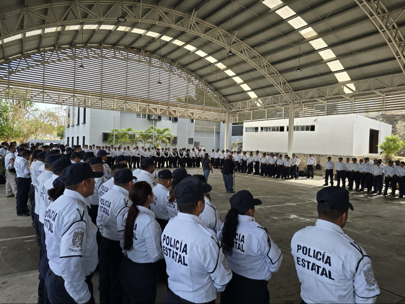Afirma Flores Pacheco que deberá ser pagado el salario de los policías Afirma Flores Pacheco que deberá ser pagado el salario de los policías