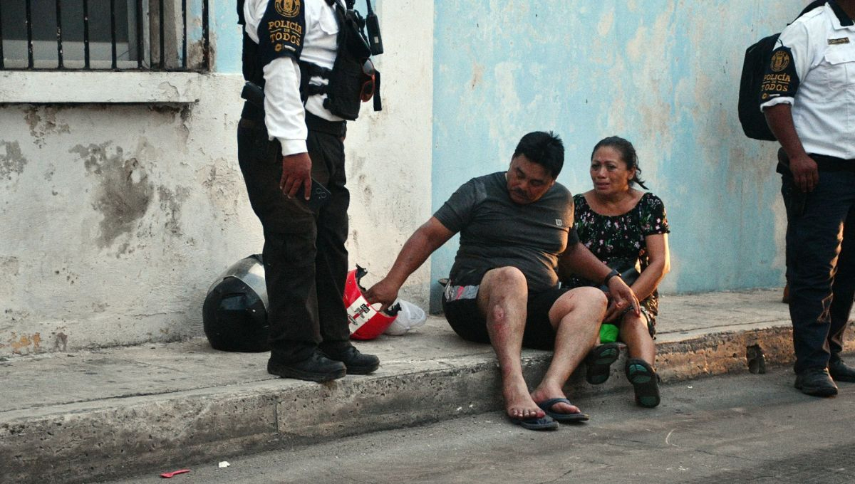 Pareja derrapa su motocicleta por exceso de velocidad en Campeche