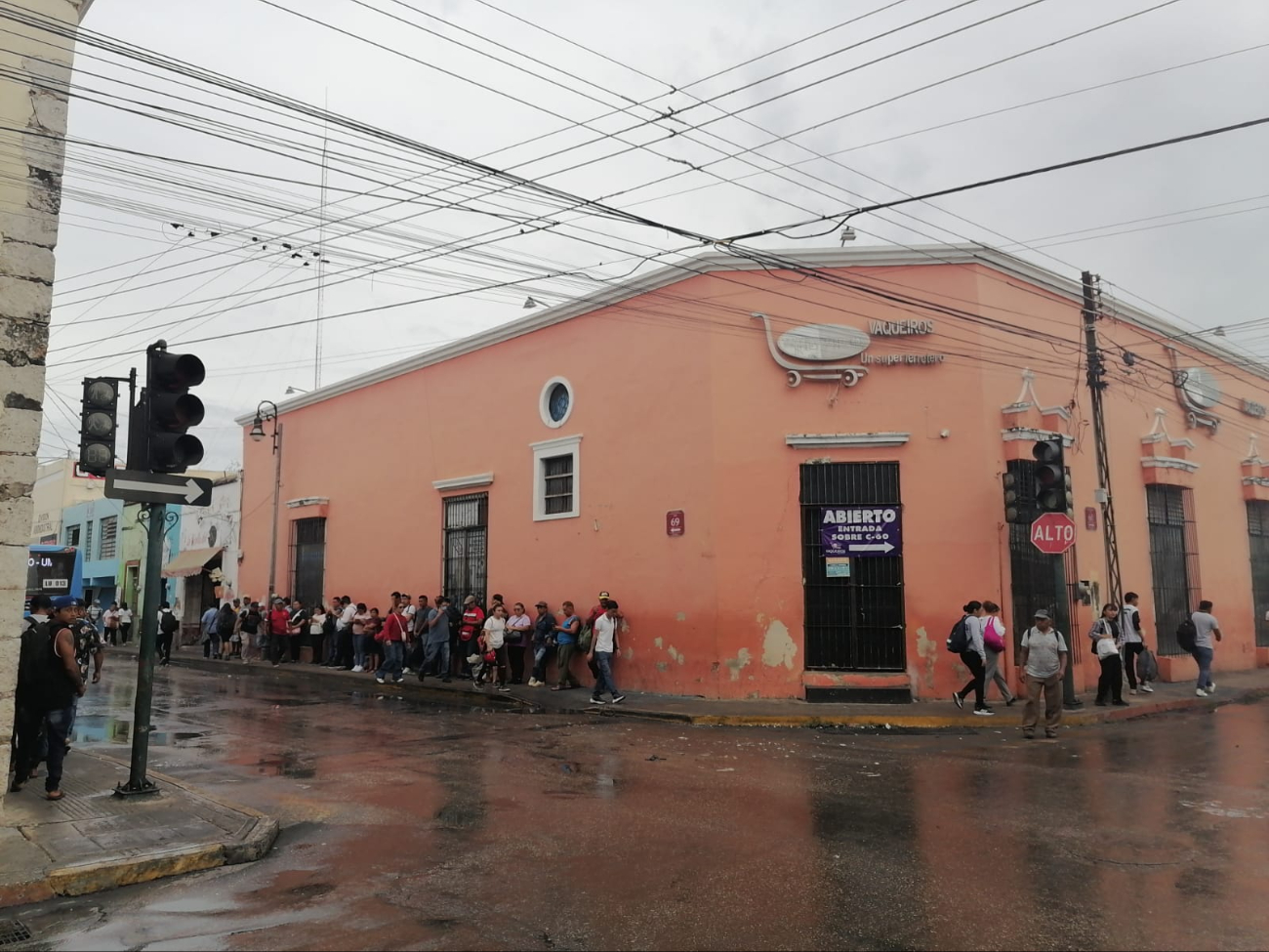 Los semáforos sobre la calle 60 dejaron de funcionar por las lluvias