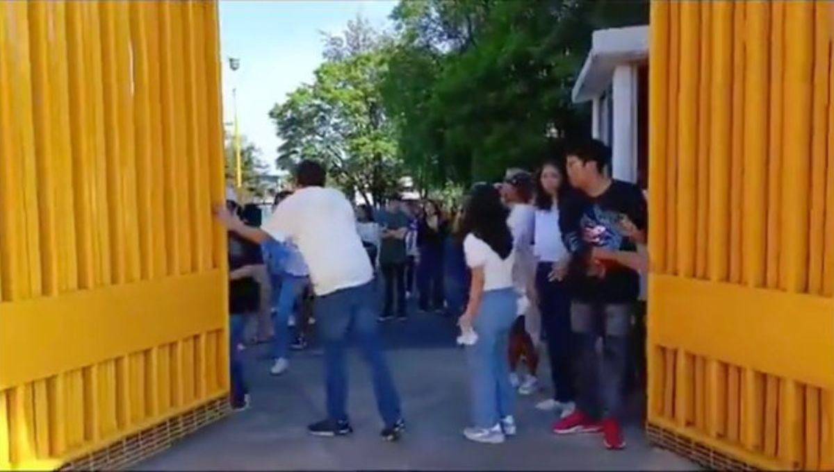 Luego de 29 días cerradas, las instalaciones del CCH Naucalpan fueron entregadas a la comunidad estudiantil