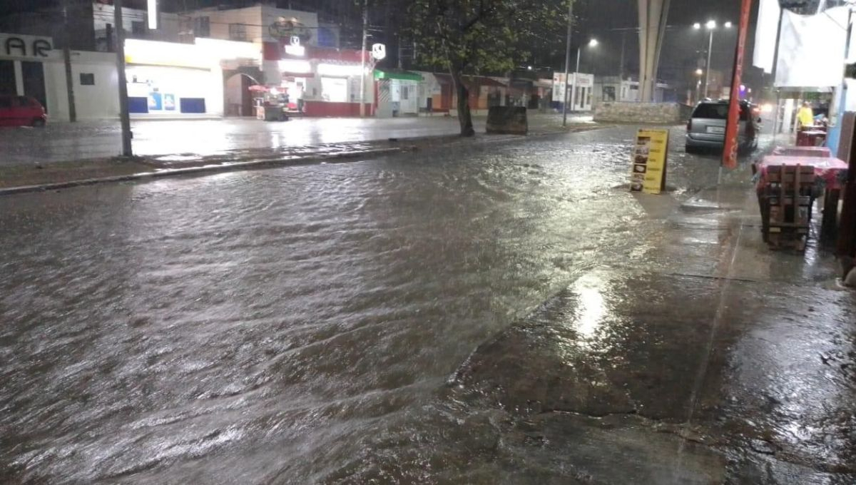 Fuerte lluvia causa inundaciones en la zona norte de Campeche