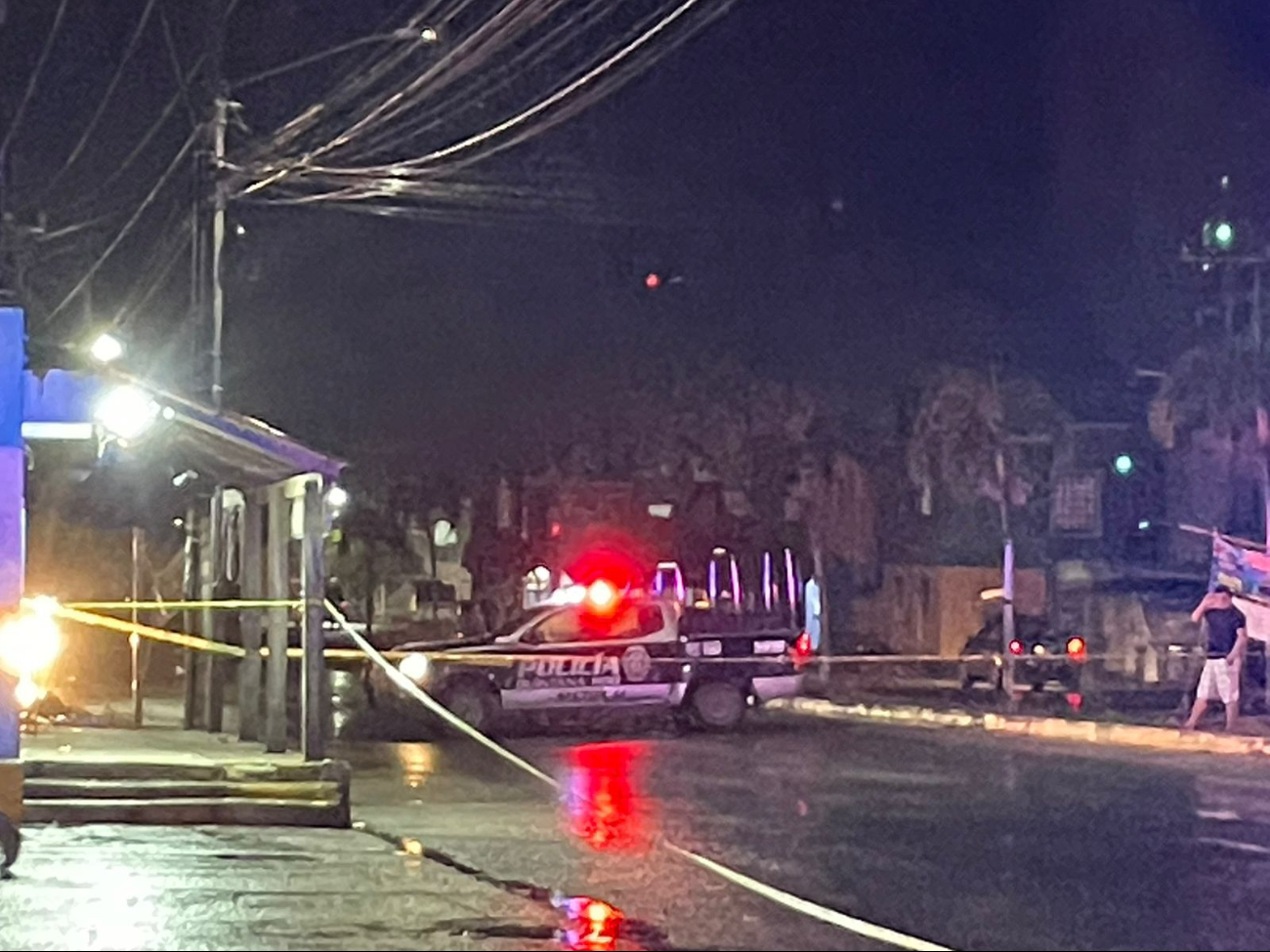 La policía municipal arribó a la escena del crimen en Cancún La policía municipal arribó a la escena del crimen en Cancún
