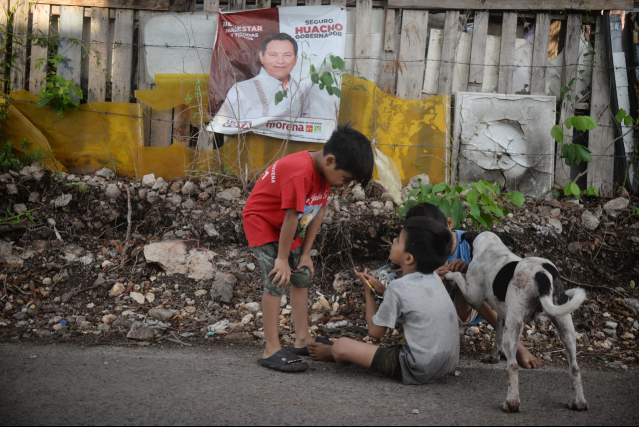 Niños conviven en asentamientos del sur de Mérida Niños conviven en asentamientos del sur de Mérida