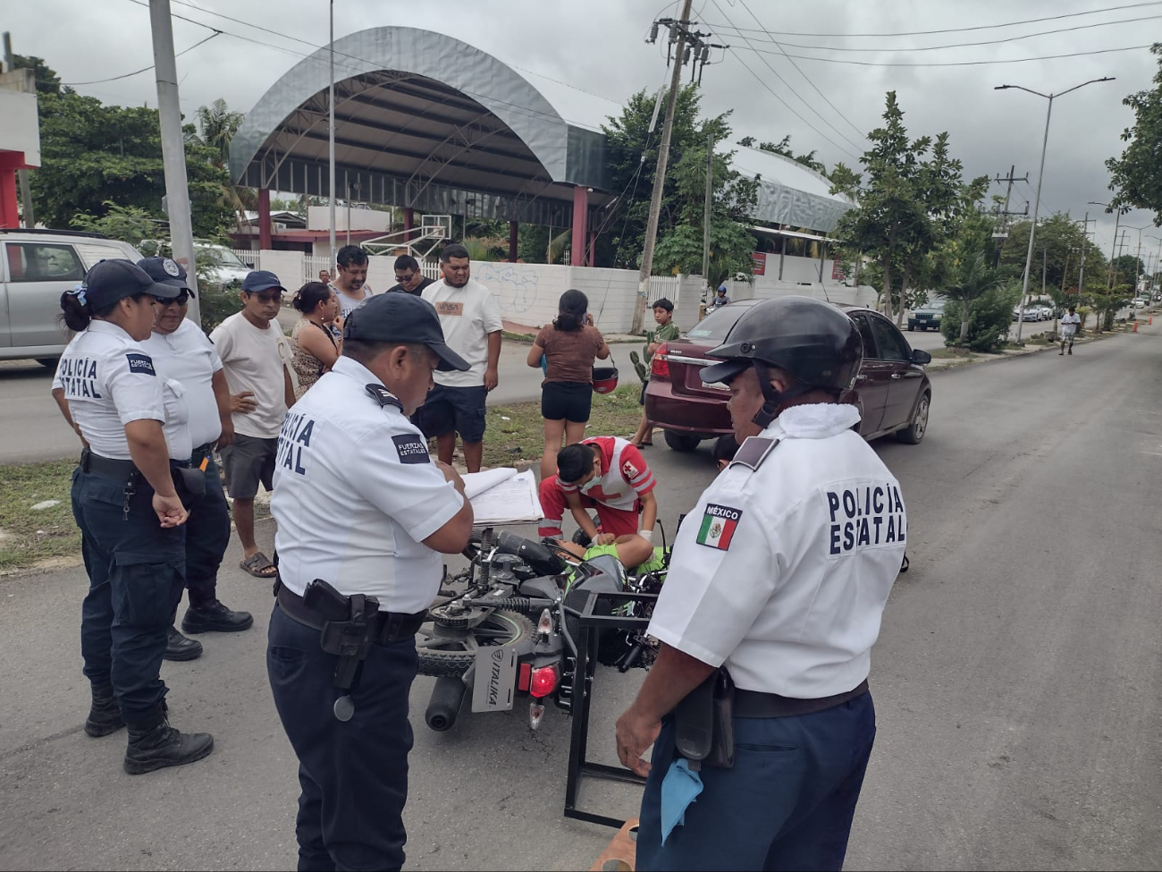 Paramédicos de la Cruz Roja atendieron al hombre Paramédicos de la Cruz Roja atendieron al hombre