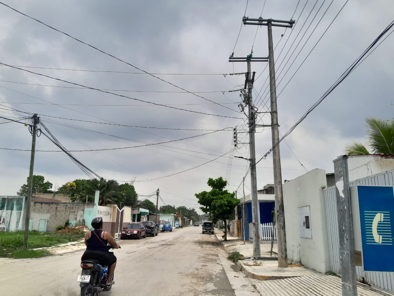 Vecinos de la colonia Revolución han estado sufriendo constantes apagones Vecinos de la colonia Revolución han estado sufriendo constantes apagones