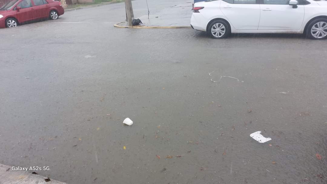 Basura en las calles provocó que drenajes se obstruyeran Basura en las calles provocó que drenajes se obstruyeran