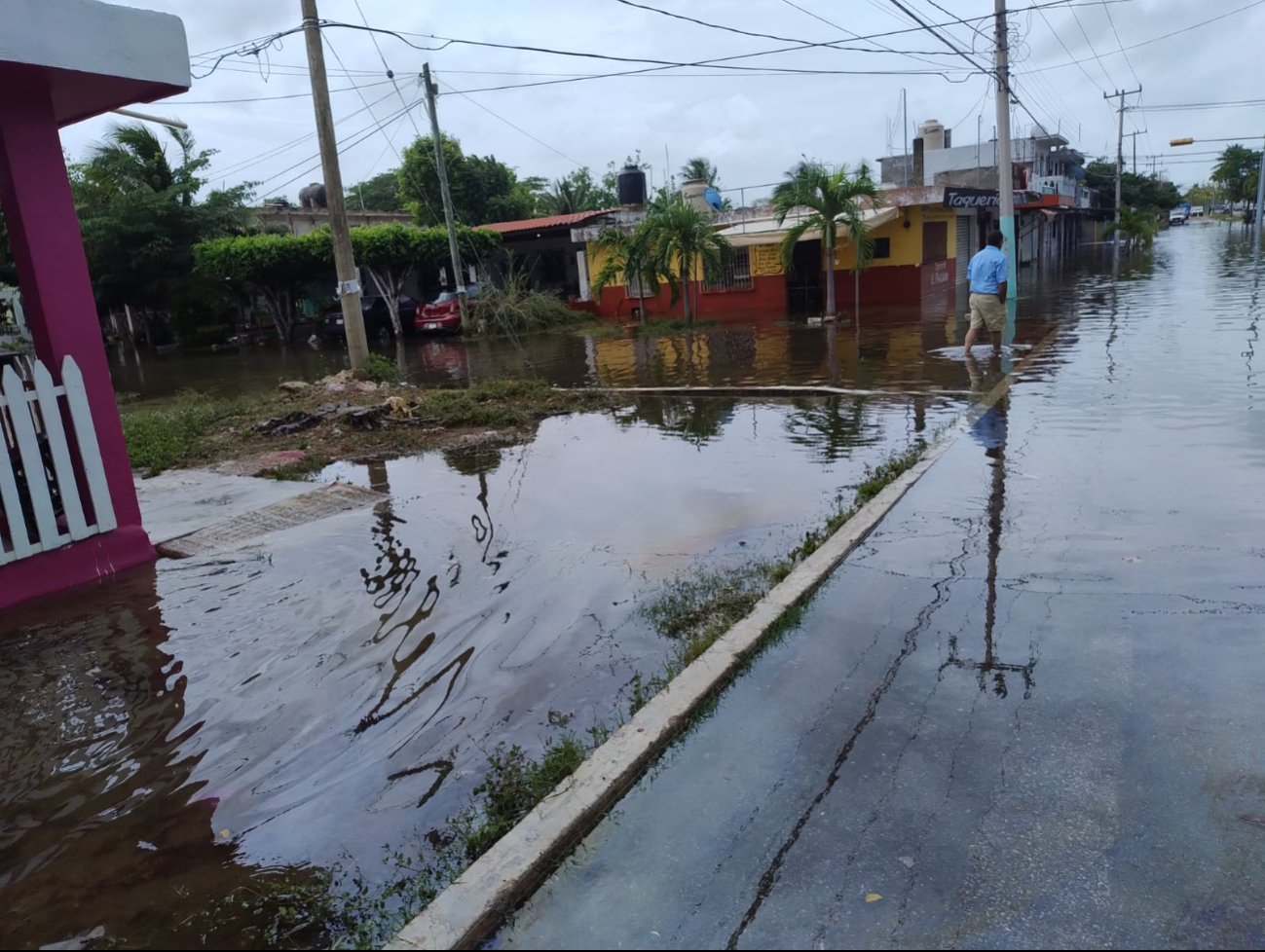 Fuertes lluvias azotan la ciudad de Chetumal, Quintana Roo /Carlos Fabro Fuertes lluvias azotan la ciudad de Chetumal, Quintana Roo /Carlos Fabro