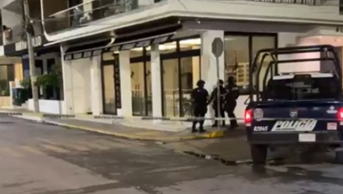 Agentes policiacos arribaron a la cafetería en Playa del Carmen Agentes policiacos arribaron a la cafetería en Playa del Carmen